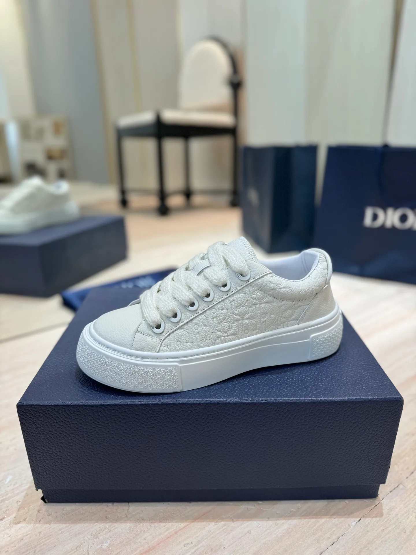 👟👟Ex-factory price 600👟👟 (Top version) Dior 2025 autumn and winter haute couture series new men's shoes CD jelly-colored flat casual shoes Dior and STONE ISLAND B33 round toe lace-up canvas skate shoes Stars' same style Oblique letter logo embroidered retro color-blocking sneakers The top high-end version on the market ✅ Upper: imported custom calfskin/suede leather ✅Inner: water-dyed cowhide lining ✅Outsole: original open-molded Tpu outsole ✅Packaging: full set of original box ✅Size: 35-45 (46 pieces customized, non-refundable)